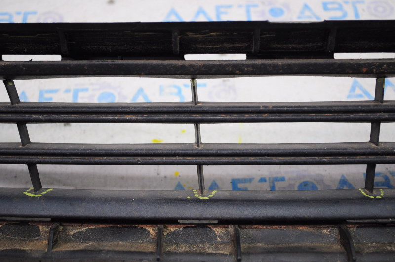 Lower grille of the front bumper Ford Fiesta 14-19 rest mat, break of the lower grille