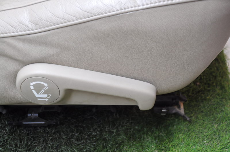 Seat 2 row right Toyota Sequoia 08-14 leather beige, leather defect