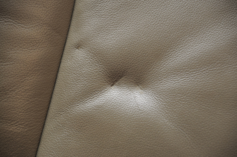 Seat 2 row right Toyota Sequoia 08-14 leather beige, leather defect