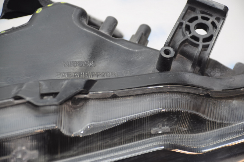 Headlight front left Nissan Rogue 14-16 bare halogen, for polishing, broken fasteners, broken housing