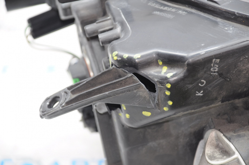 Headlight front left Nissan Rogue 14-16 bare halogen, for polishing, broken fasteners, broken housing