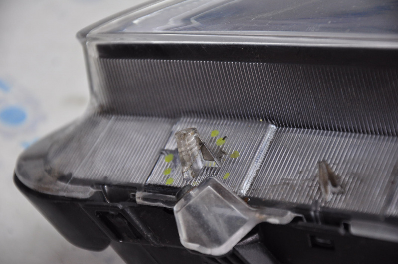 Headlight front left bare Hyundai Sonata 15-17 halogen without fastening, cracks on fastenings