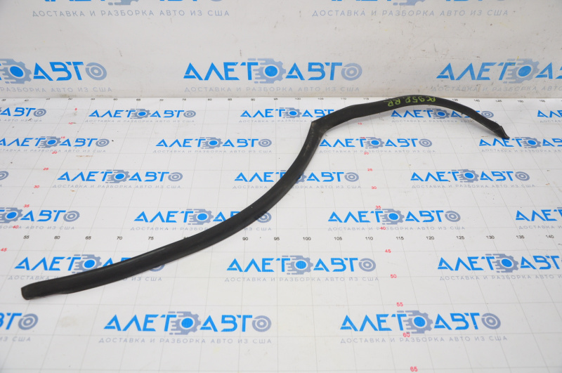 Seal on the rear arch of the right Porsche Cayenne 958 11-14