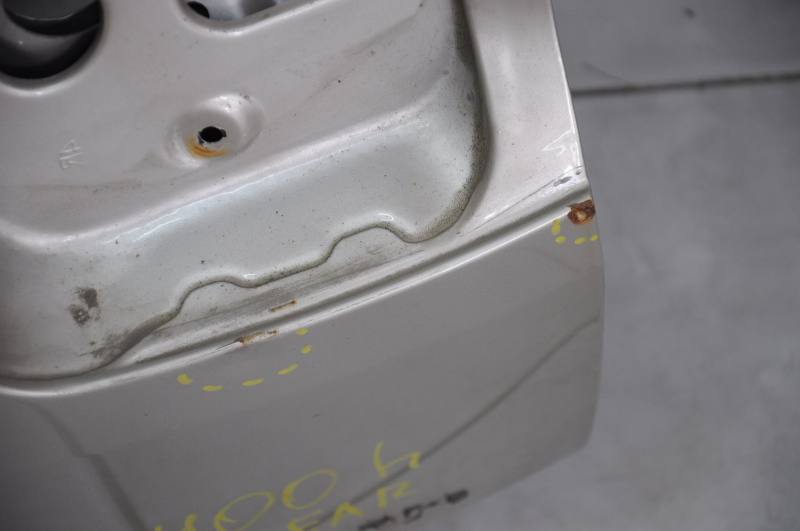 Boot door bare Lexus RX300 RX330 RX350 RX400h 04-09 gold 4R4, rust, bumps