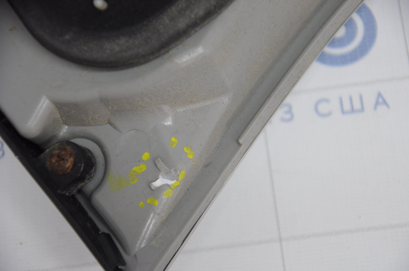 Inner taillight trunk lid left Lexus RX350 RX400h 06-07 rest dark, chip, chrome peeled off, broken guide