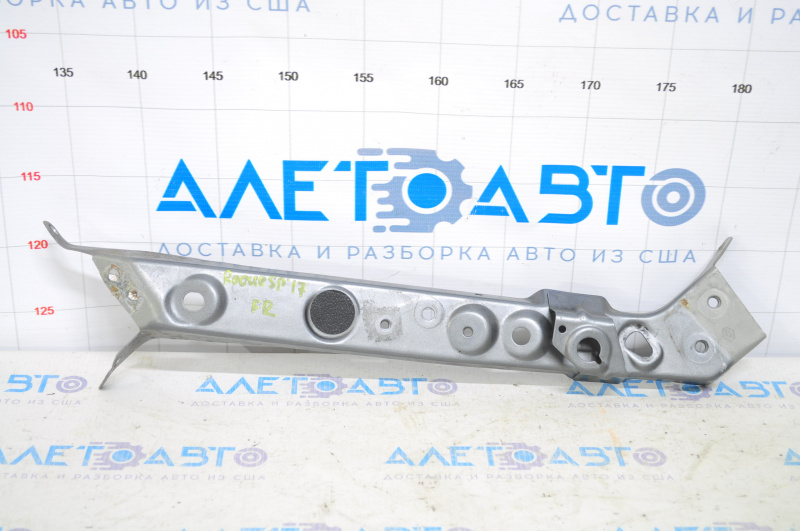 TV bar eyelash right Nissan Rogue Sport 17-22