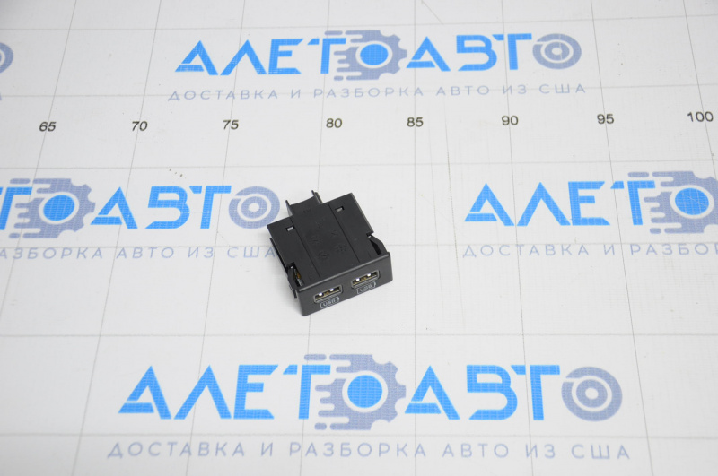 Usb Media Hub 2nd row Jeep Grand Cherokee WK2 14-21