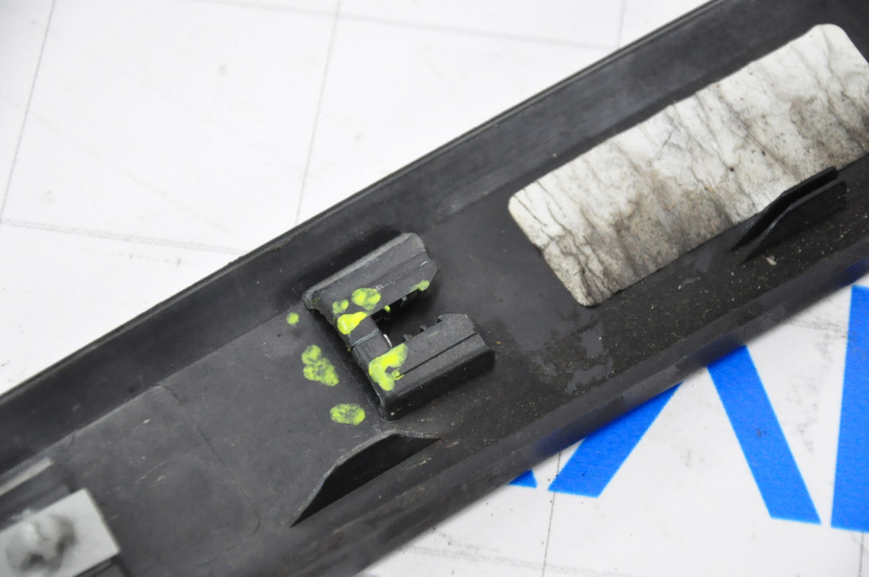 Rear right wing arch trim Jeep Cherokee KL 14-18 structure, crack in fastening, scratches