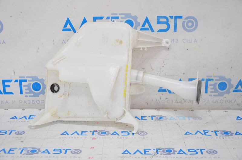 Nissan Sentra 20-24 washer reservoir without motor, with neck