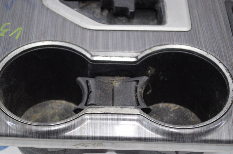 Center console trim with cup holders Toyota Camry v50 12-14 usa scratches, chrome defect