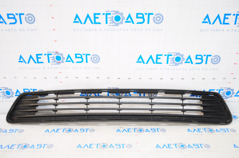 Lower grille of front bumper Toyota Camry v50 12-14 usa LE, fractures bottom and top