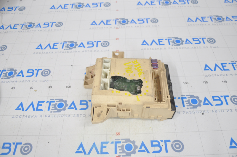 Fuse box under the dashboard Toyota Camry v40 broken housing and mount