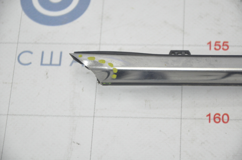 Molding door-glass central front right Mazda CX-5 17-25 chrome, dents, broken fastening
