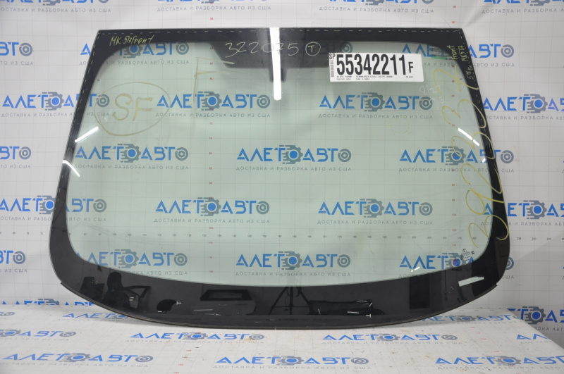 Ford Fusion mk5 13-20 windshield without rain sensor, air on edge, scratches