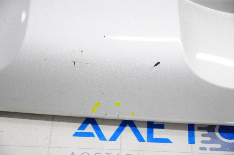 Toyota Highlander 08-10 rear bumper lower trim scratches