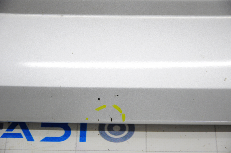 Toyota Highlander 08-10 rear bumper lower trim scratches