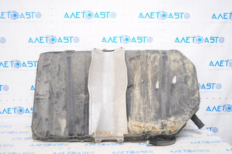 Suzuki Kizashi 10-15 Fuel Tank Damaged