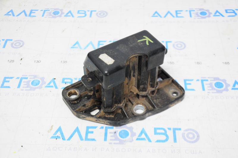 Front bumper reinforcement fang right Jeep Renegade 15-22 prerest, type 1, cracks in fastening