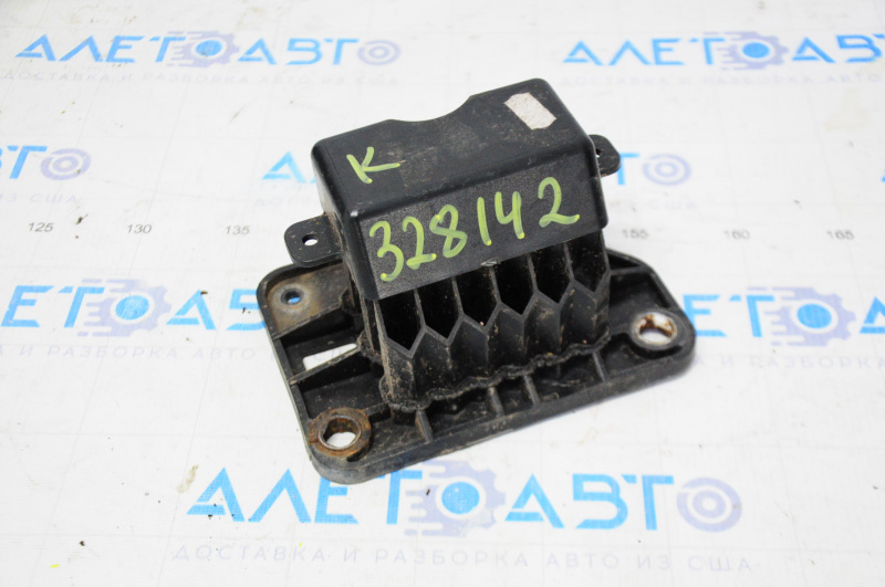 Front bumper reinforcement fang right Jeep Renegade 15-22 prerest, type 1, cracks in fastening