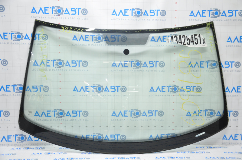 Windshield VW Tiguan 09-18 SAINT-GOBANA SEKURIT, air on the edge, chips, scratches