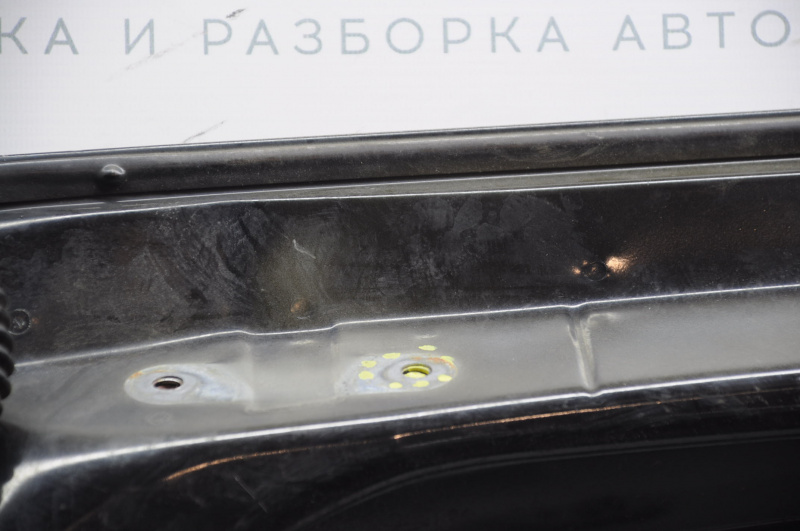 The tailgate of a Honda CRZ 11-16 is bare, the hinge mounting bolt is torn off.
