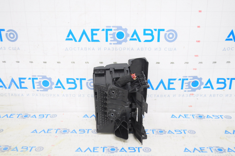 Underhood fuse box VW Passat b8 16-19 USA, broken latch on cover