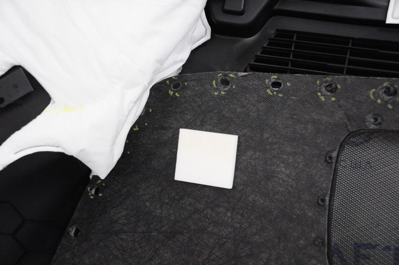 Left arch trim Lincoln MKC 15-16 black, for subwoofer, broken fasteners, crack, scratches