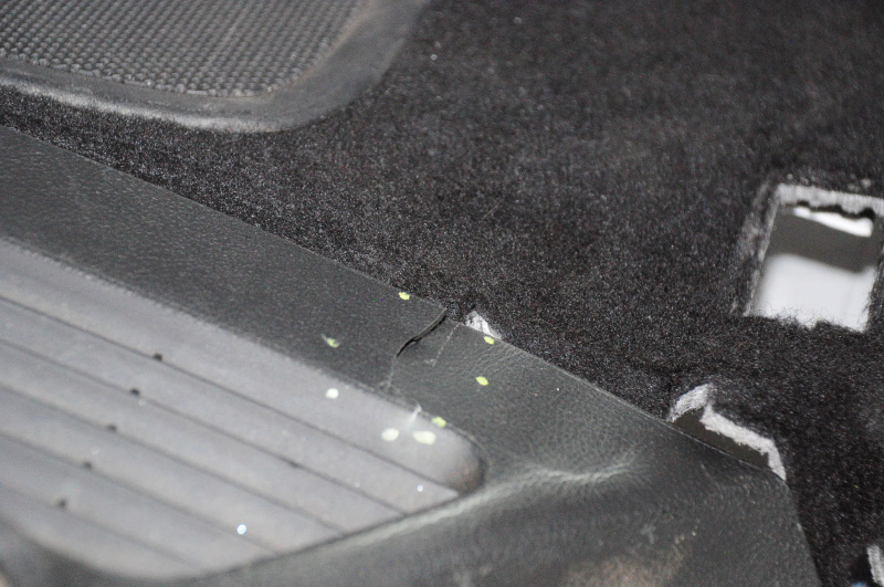 Left arch trim Lincoln MKC 15-16 black, for subwoofer, broken fasteners, crack, scratches
