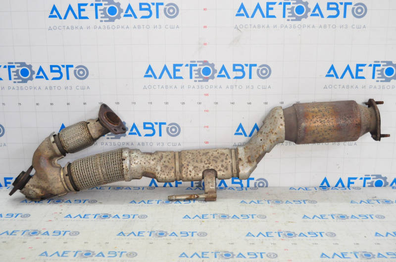 The inlet pipe with the catalytic converter Nissan Murano z52 15-24 is dented