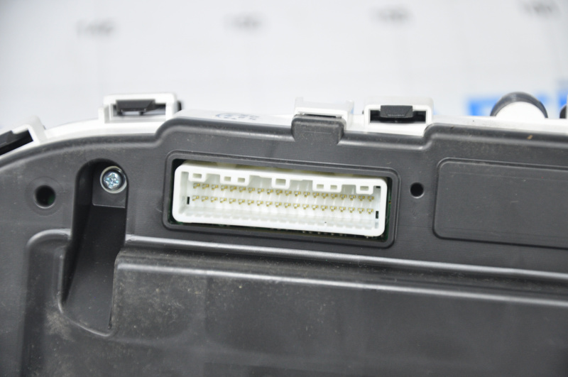 Instrument cluster Toyota Prius V 12-17 usa miles, 92k