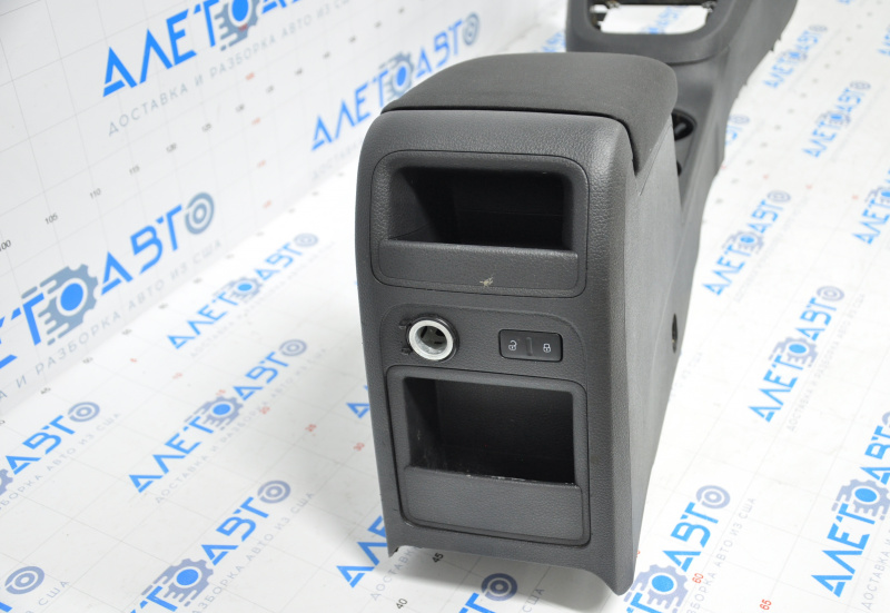 Console center armrest and cup holders VW Jetta 11-14 USA cloth black, scratches