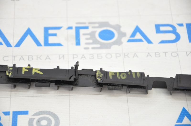 Fastening of the right threshold BMW 5 F10 11-16 front, breakage of the fastening