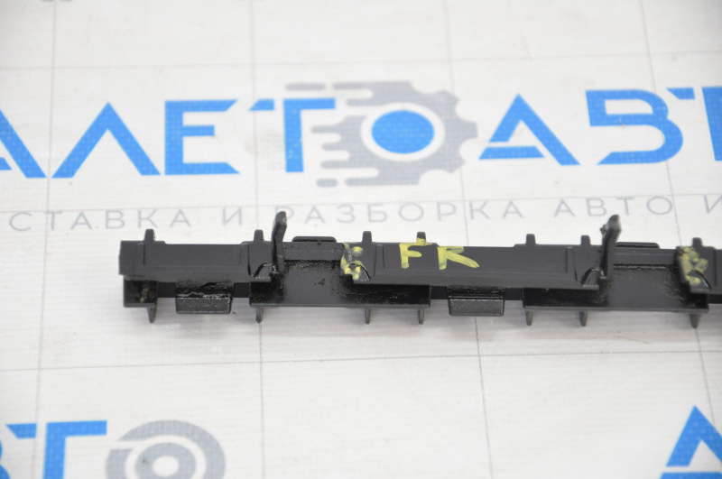 Fastening of the right threshold BMW 5 F10 11-16 front, breakage of the fastening