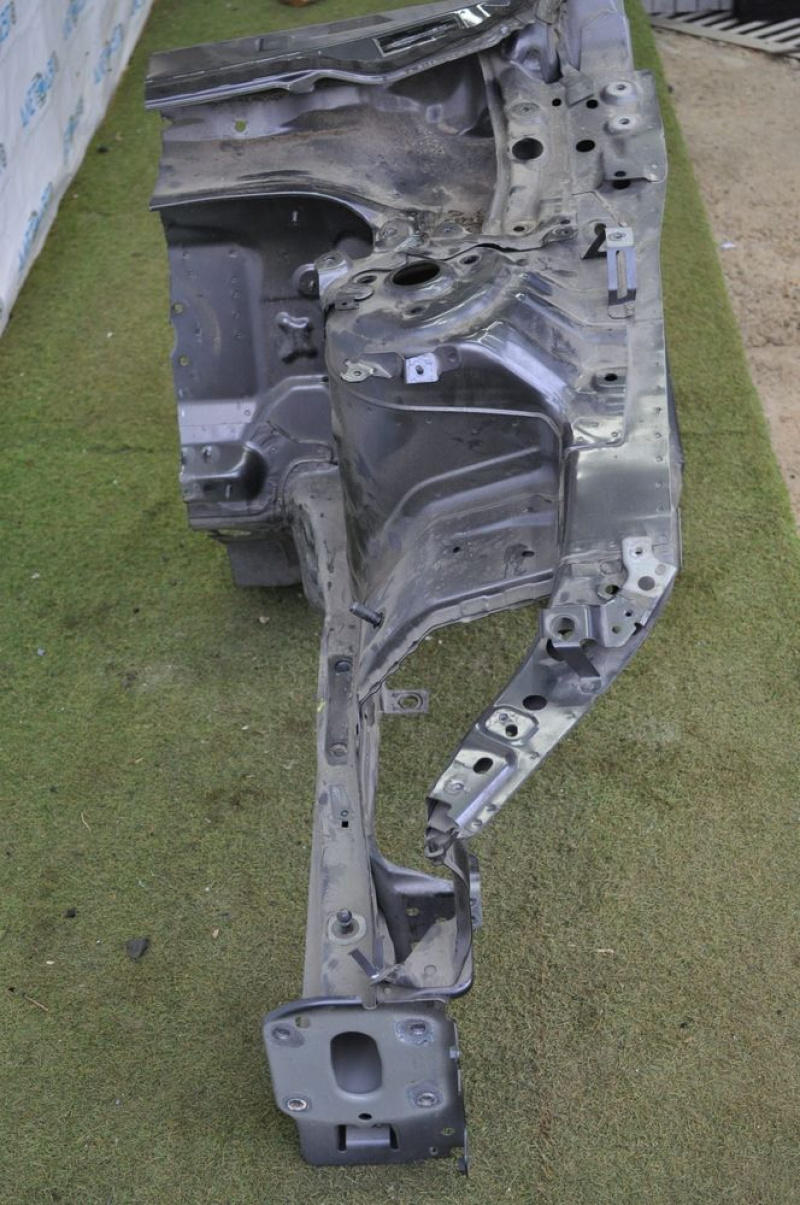Front quarter left Mazda 3 14-18 BM graphite