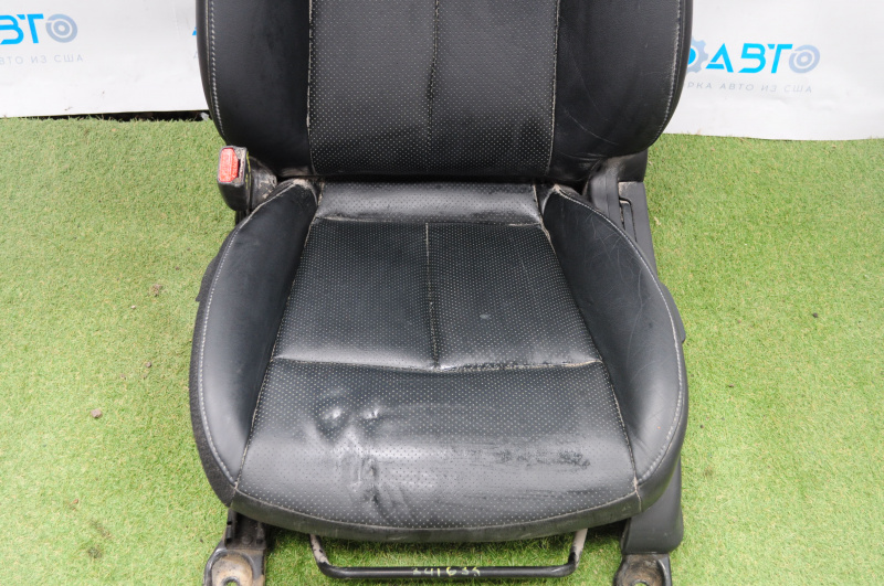 Driver's seat Nissan Leaf 13-13 without airbag, mechanical, heated, leather black, dented
