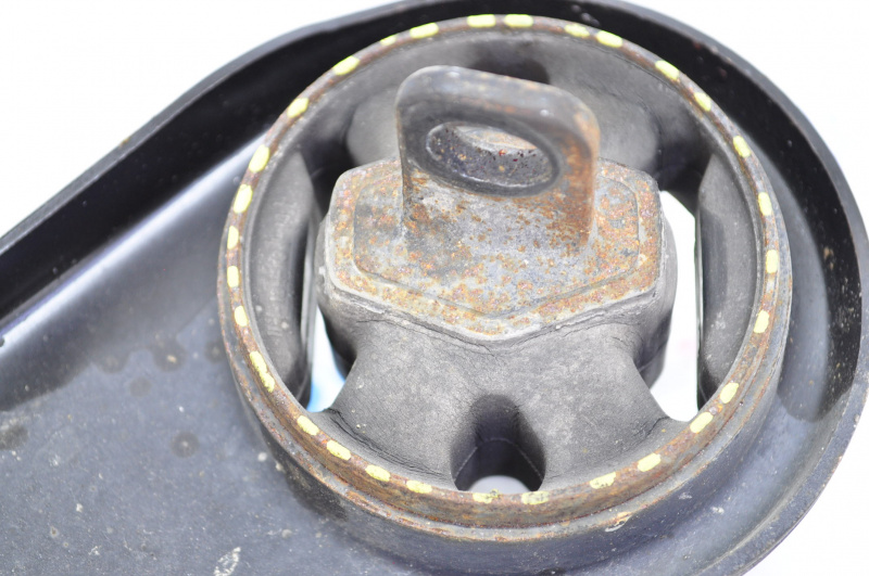 Rear right longitudinal arm Kia Sorento 10-15 FWD cracked silent block