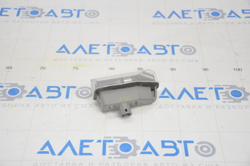 Left trunk lid number plate light for Lexus IS250 IS300 IS350 06-13