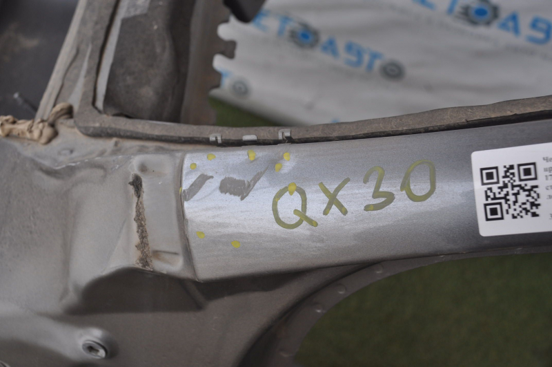 Front left quarter Infiniti QX30 17-19 graphite with central pillar, dented side member