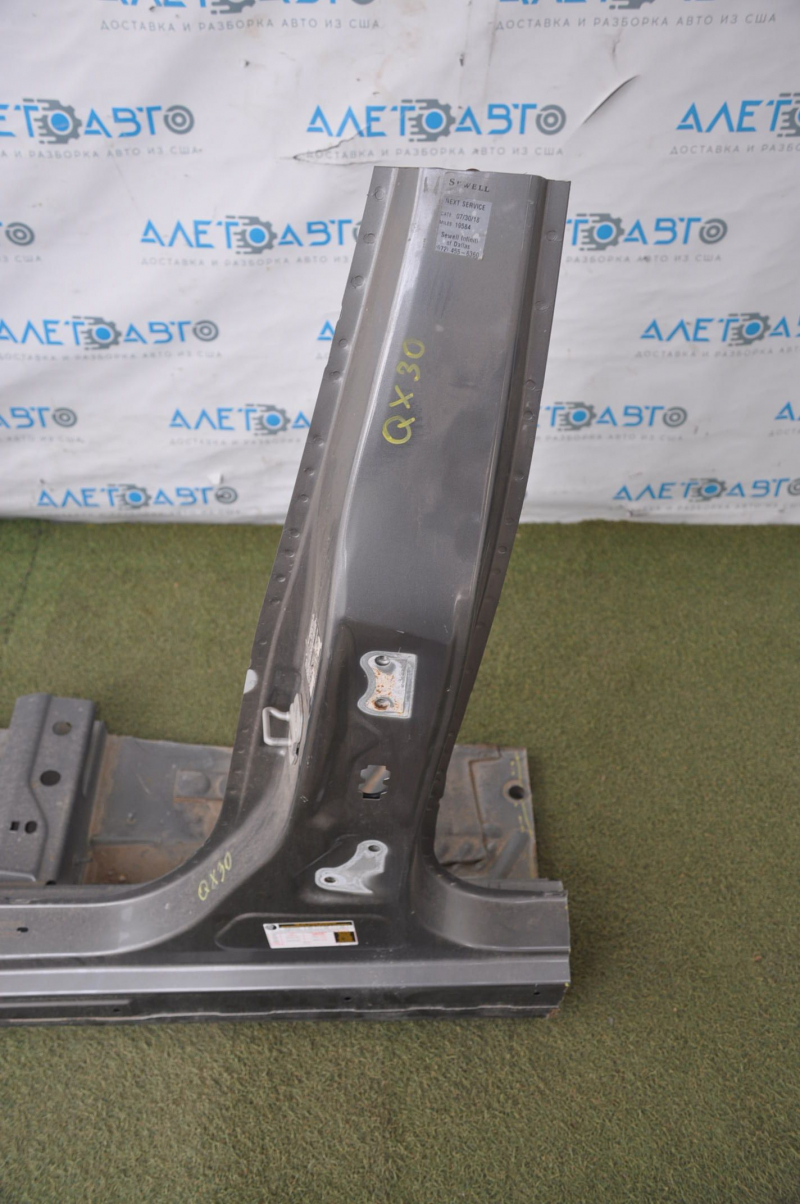 Front left quarter Infiniti QX30 17-19 graphite with central pillar, dented side member