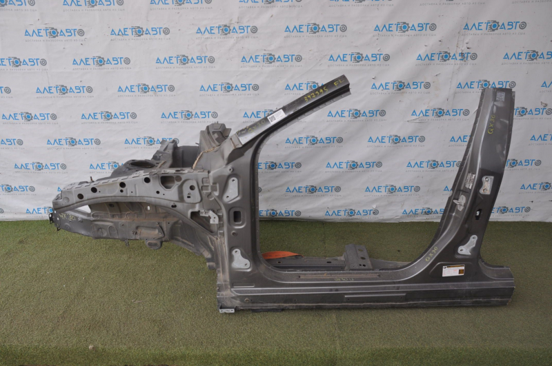 Front left quarter Infiniti QX30 17-19 graphite with central pillar, dented side member