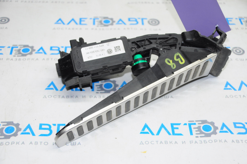 Gas pedal VW Passat b8 16-19 USA with chrome trim broken mount