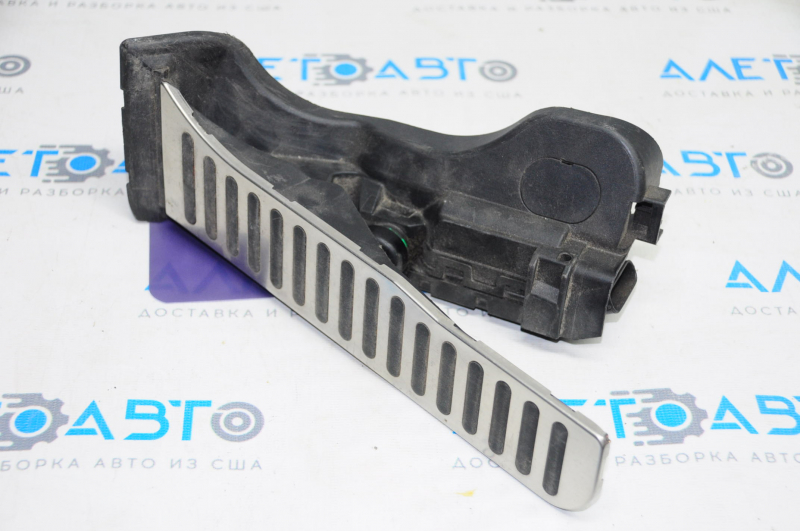 Gas pedal VW Passat b8 16-19 USA with chrome trim broken mount