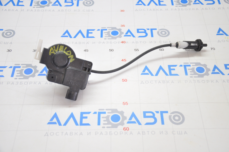 Fuel filler flap lock Toyota Avalon 05-12