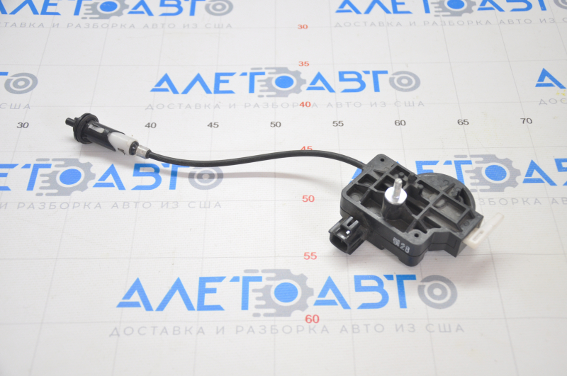 Fuel filler flap lock Toyota Avalon 05-12