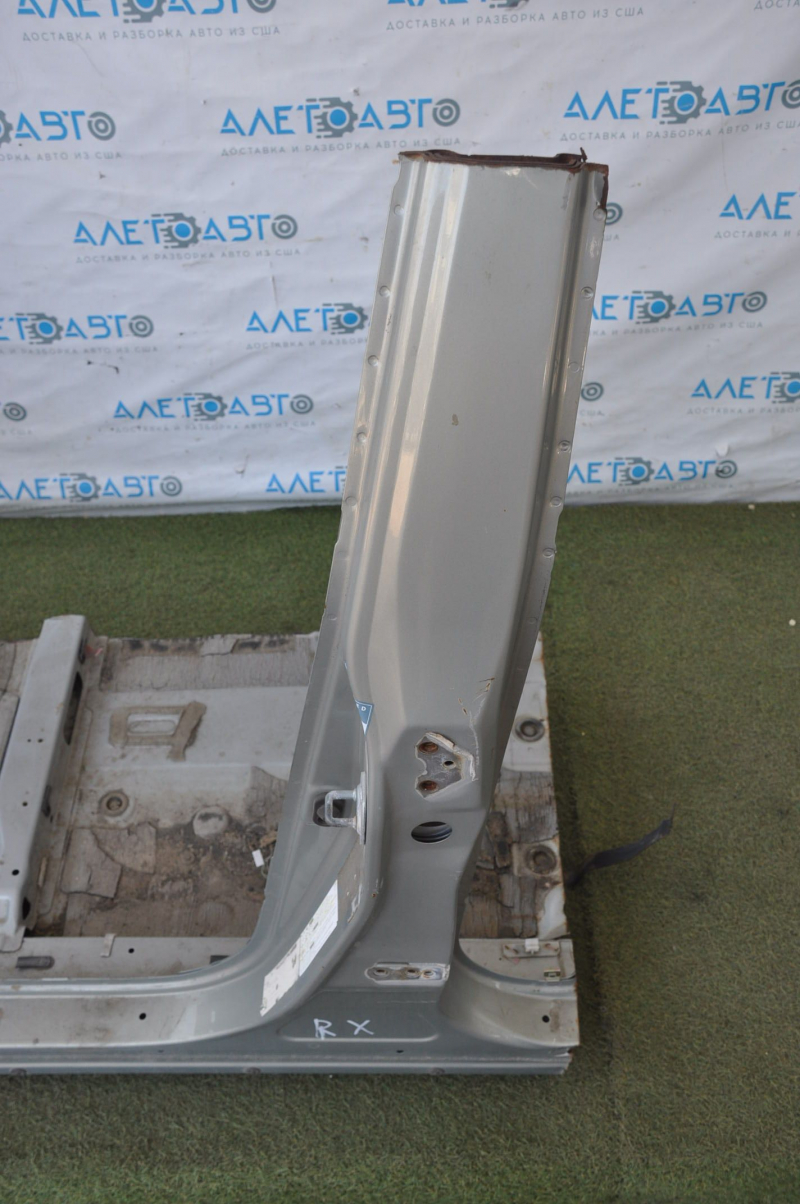 Front left quarter Lexus RX300 RX330 RX350 RX400h 04-09 silver 6T1 with central pillar, defect longe