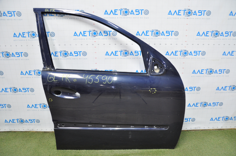 The front right door is bare, Mercedes X164 GL W164 ML, blue bumpers.