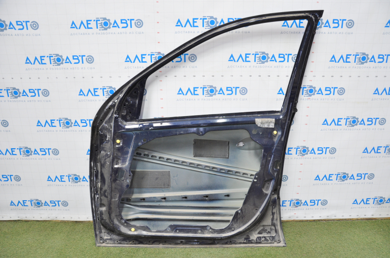 The front right door is bare, Mercedes X164 GL W164 ML, blue bumpers.