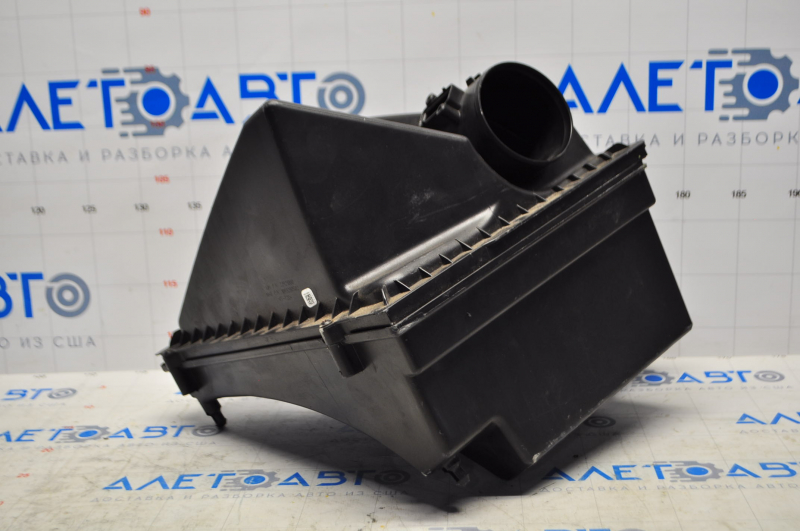 Air filter housing Cadillac CTS 14-17 2.0T corner broken, air duct torn