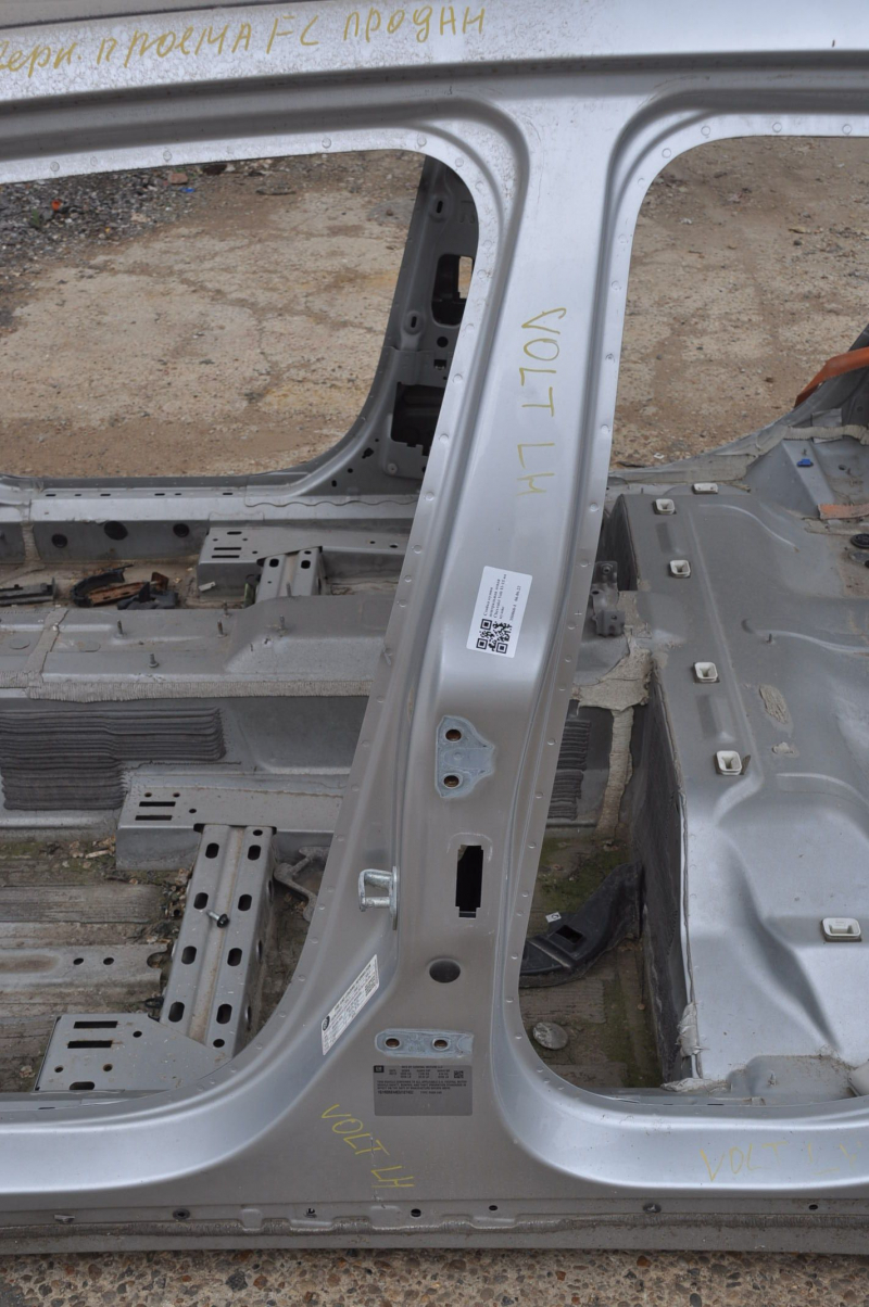 Body pillar central left Chevrolet Volt 11-15 on the body