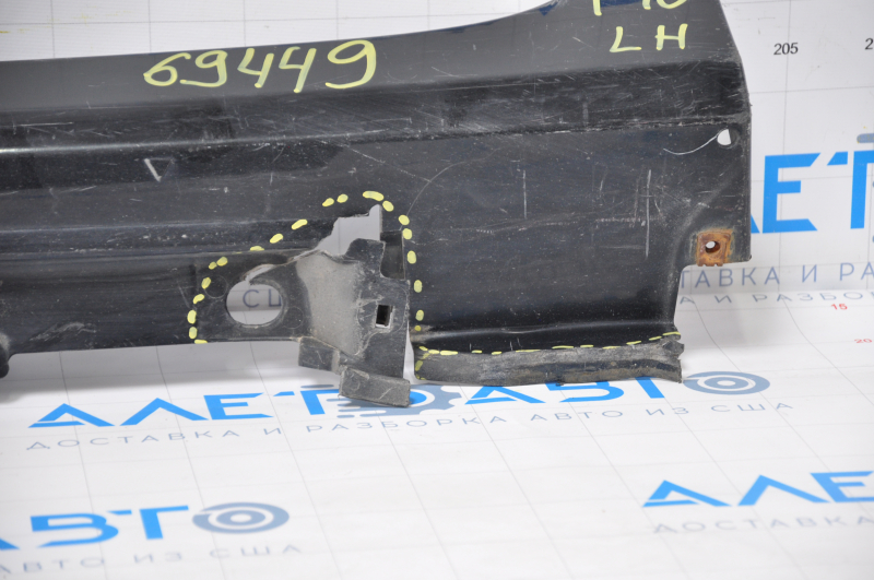 The left threshold of a Toyota Prius V 12-17 has a broken mount.
